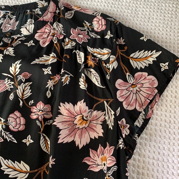 Old Navy black and pink flowered blouse - XL - Picture 3 of 5